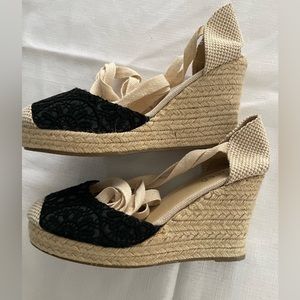 Bucco espadrilles with black eyelet toe detail and wrap around tie ankle Sz 7